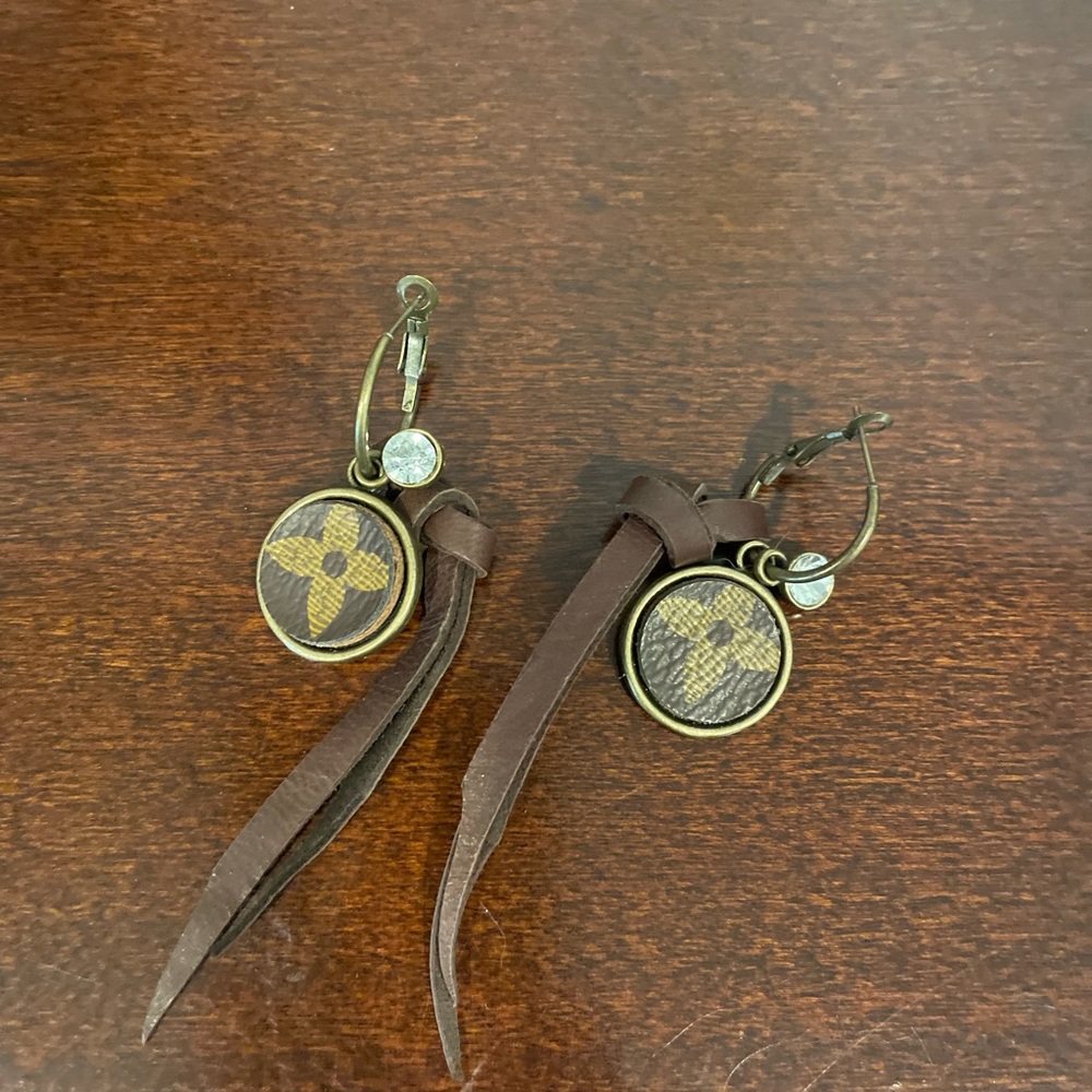 Small custome earrings